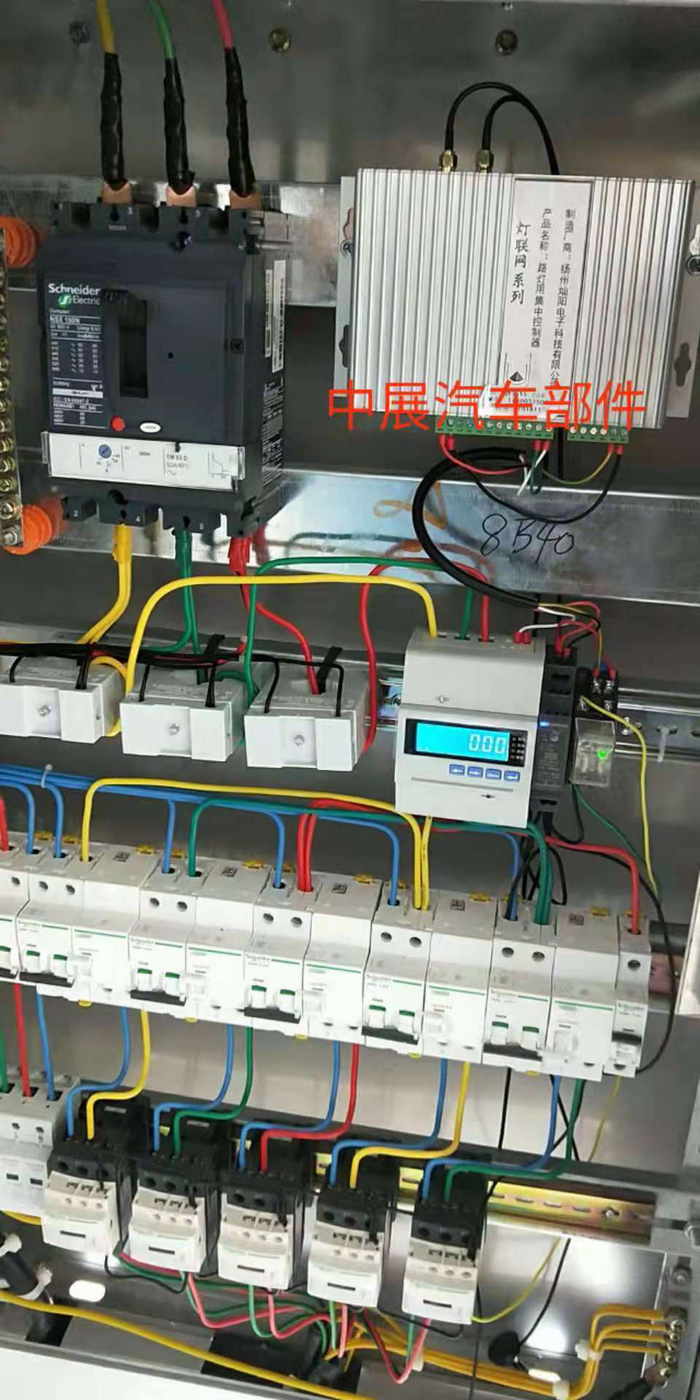 燦陽公司為蘇北某工業(yè)區(qū)100多棟樓宇亮化安裝集中控制器。(圖6)