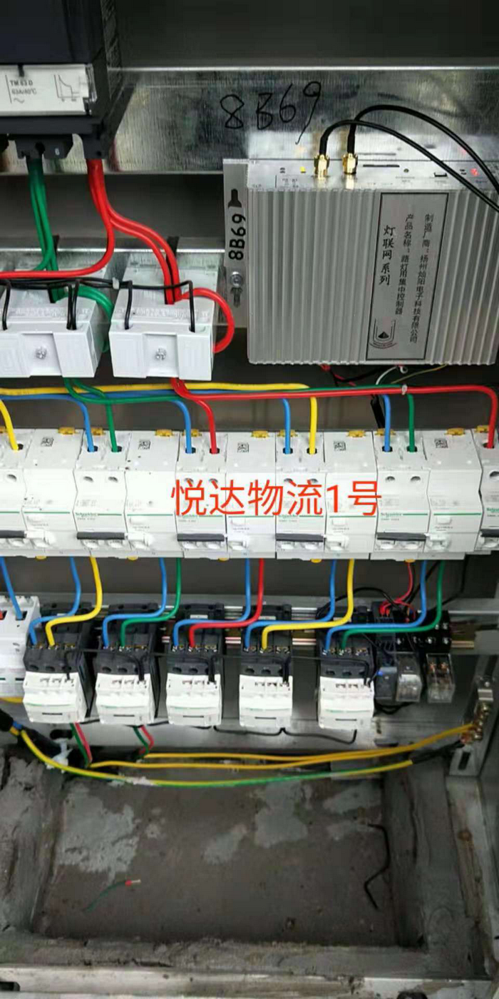 燦陽公司為蘇北某工業(yè)區(qū)100多棟樓宇亮化安裝集中控制器。(圖7)
